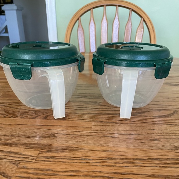 Lock n Lock Other - Lock n Lock Vented Dark Green Lids Plastic Bowls - Set of 2 - 1Qt